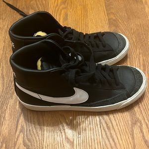 W/Ms Black Nike Blazers